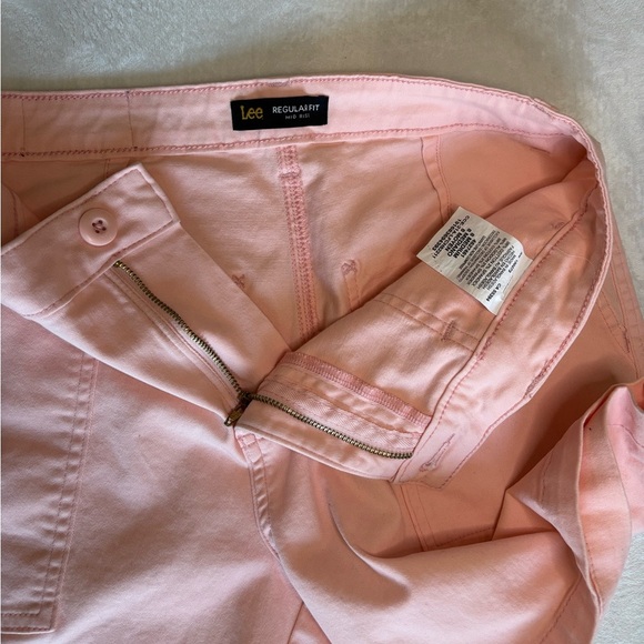 Lee Women's Flex-to-go Mid-rise Cargo Bermuda Shorts Pink Size 8(M) - Picture 9 of 13